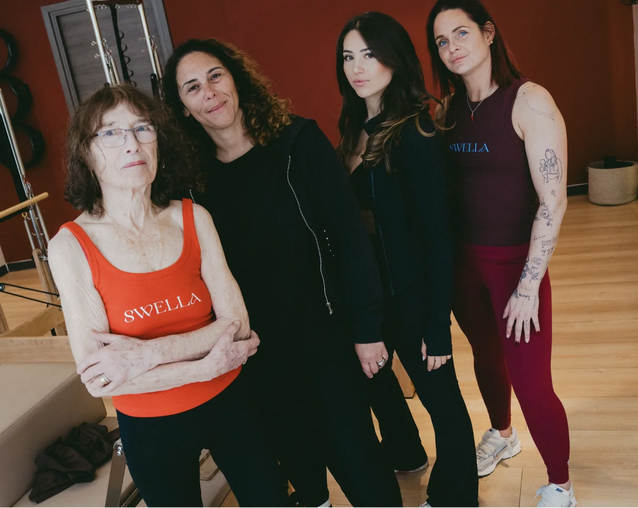 Femmes de tous âges pratiquant le Pilates à Swella Marseille — cours ouverts à tous les niveaux